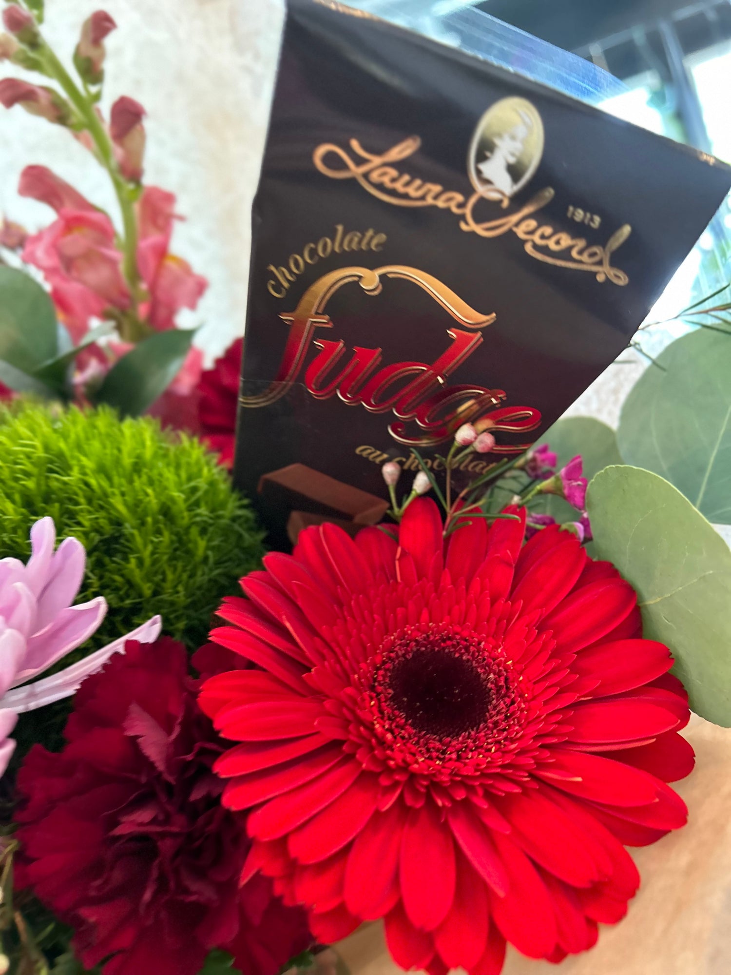 Sweet Love Chocolates & Blooms Cut Flowers