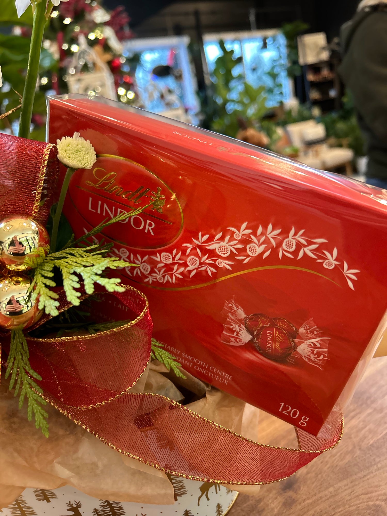 Cocoa & Christmas Blooms Arrangement