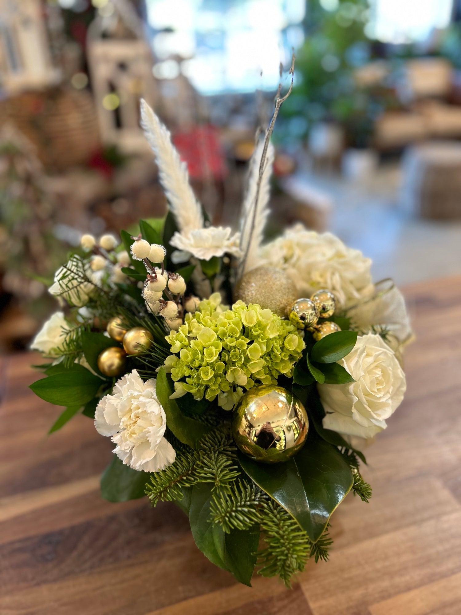 Silent Night Fresh Centrepiece in Vase