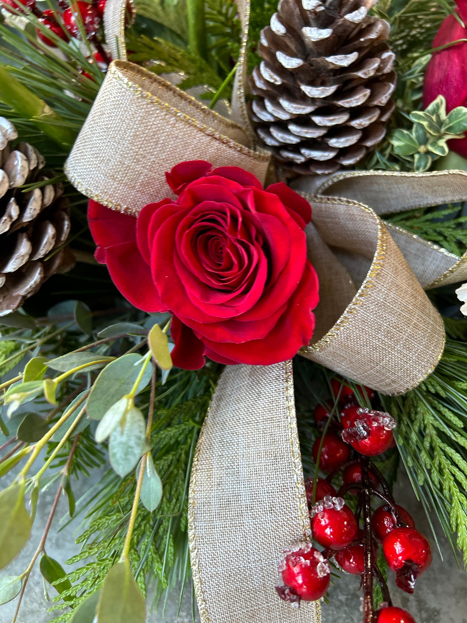 Vintage Muskoka Christmas Fresh Centrepiece