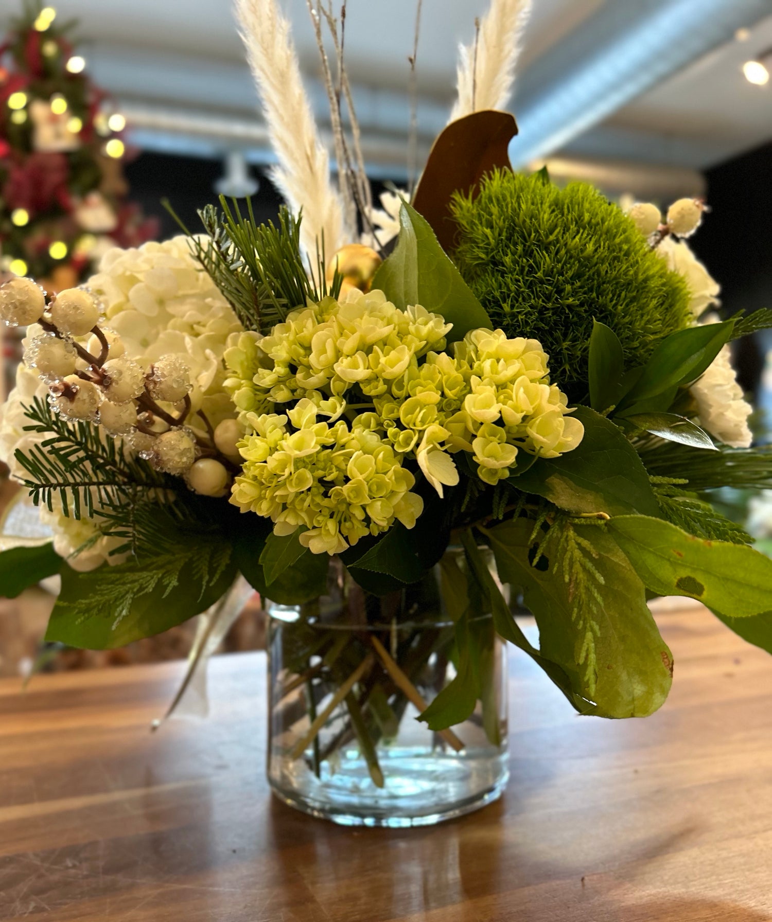 Silent Night Fresh Centrepiece in Vase