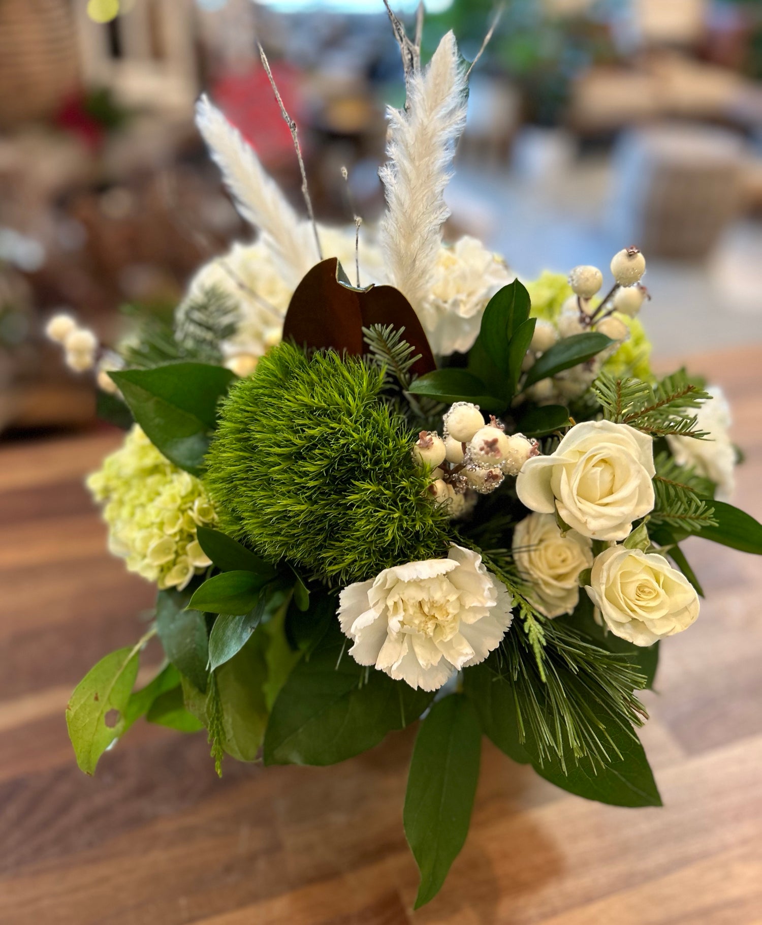 Silent Night Fresh Centrepiece in Vase