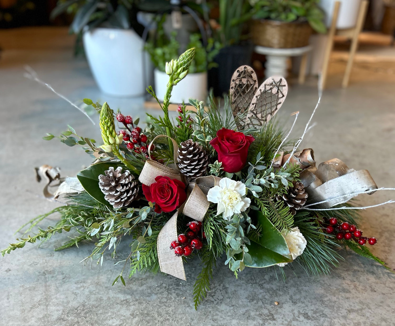 Vintage Muskoka Christmas Fresh Centrepiece